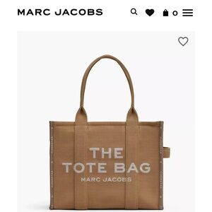 Marc Jacobs  medium bag. Bought in May 2024. Keep in dust bag.